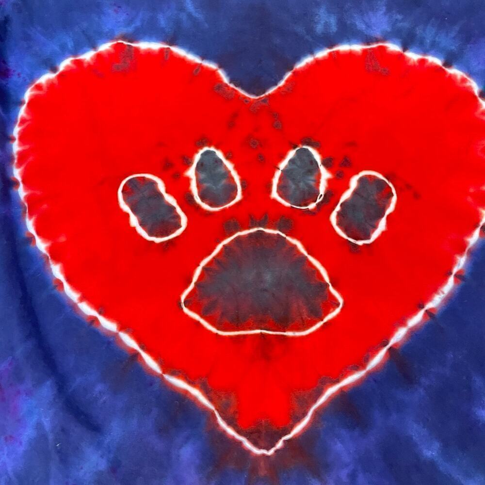 handmade tie dyed unisex tshirt paw print in a heart L - Picture 3 of 7